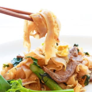 easy Thai Pad See Ew stir fried noodles with beef